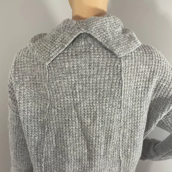 Free People 100% Wool Gray Cowl Neck Sweater Size Small - Picture 6 of 8